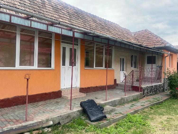 Casă cu 4 camere cu Teren 1000 Mp în Cucerdea