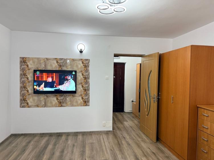 Ofer spre închiriere garsonieră zona Dunărea  - 1