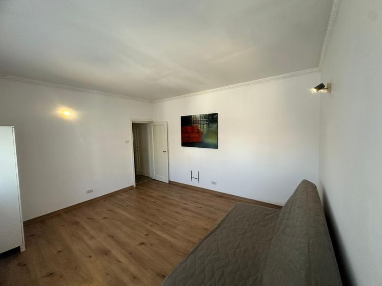 Garsoniera Bd. Dacia, bloc interbelic, risc 2, etajul 5, semimobilata - 3