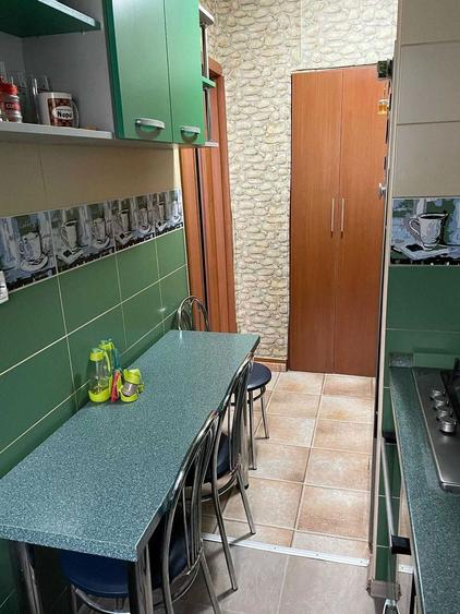 Apartament 3 camere Trivale , Decomandat, Etaj 1/4 - 1