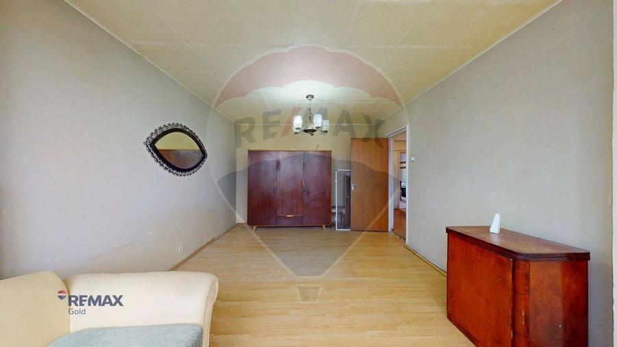 Apartament cu 4 camere de vânzare în zona Ozana - 3