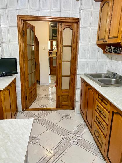 PROPRIETAR - vând apartament cu 4 camere  - 10
