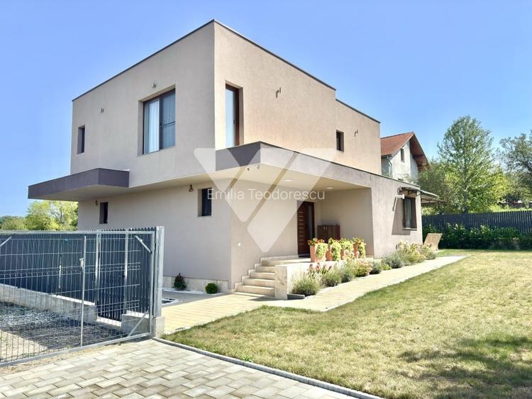 Casa de lux 4 camere terasa pivnita si teren 1007 mp Daia Noua Sibiu
