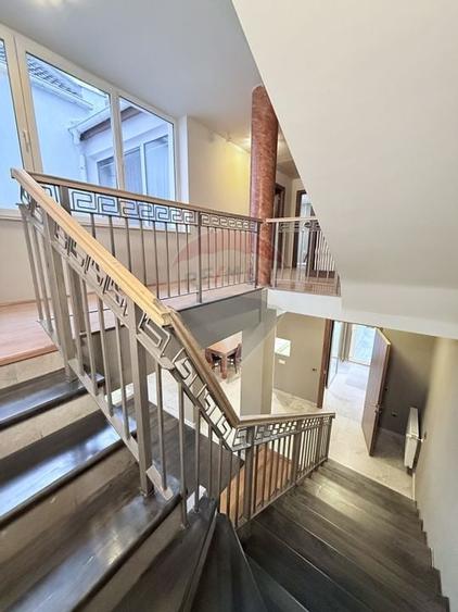 Casă / Vilă de închiriat în  Buna Ziua - 9