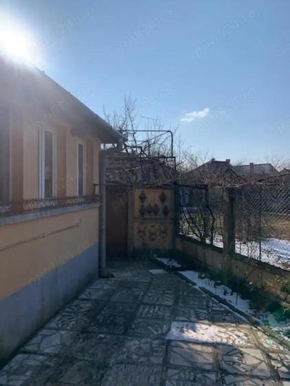 Vand casa si teren , str.Independentei , zona linistita - 1