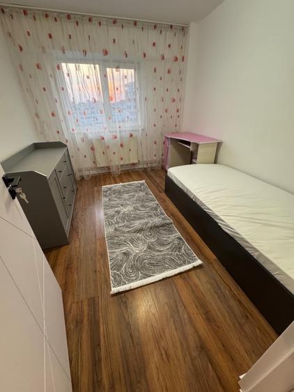 Se închiriază apartament 3 camere  - 5