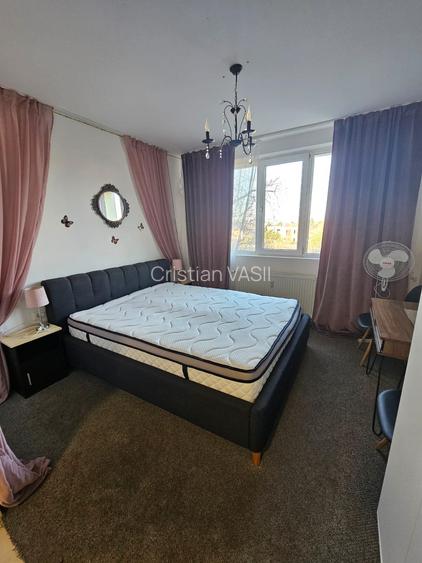 Garsoniera etaj 2 zona Iulius Town / bloc reabiliat !!