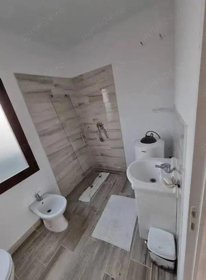 A 38 Proprietarul vinde 2 case cu 510 mp teren in ?erbane?ti Bacau - 2