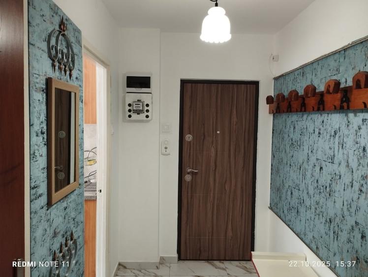 Proprietar închiriez apartament cu 3 camere sector 4 - 6