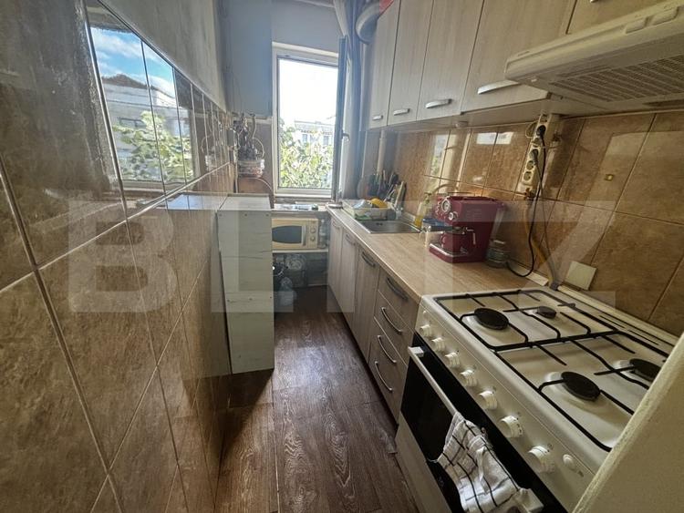 Apartament cu 3 camere semidecomandat, mobilat în Micro 14