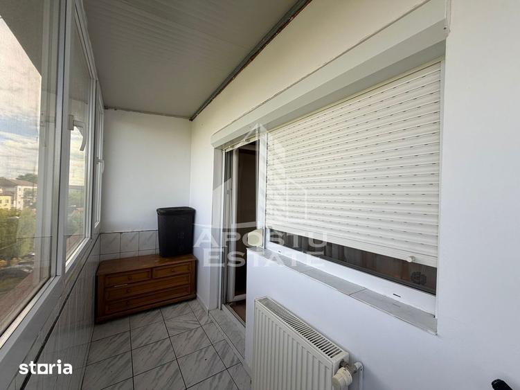 Apartament cu 3 camere decomandat, mobilat în Dâmbovița