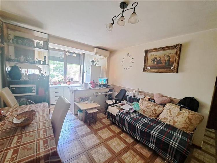 Mobilat și utilat la et 1 ?n bloc de cărămidă, cu garaj incl - 1