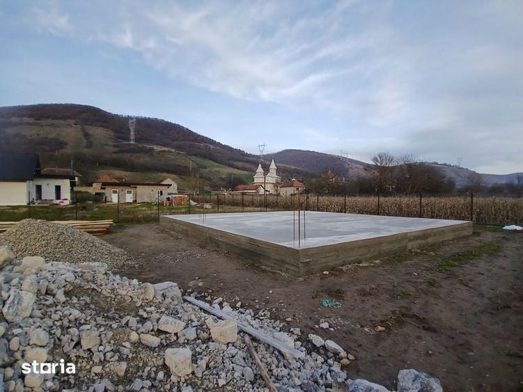 Vand casa la rosu - 7