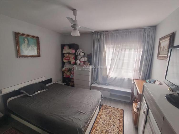 Petrosnita, Casa la Curte cu Garaj si Teren de 900 Mp - 7