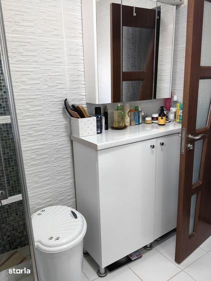 Apartament cu 4 camere decomandat, mobilat în Central