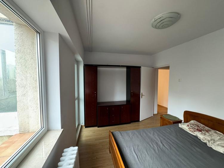 Apartament cu 2 camere semidecomandat, mobilat în Panduri