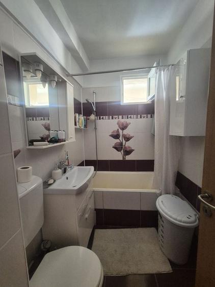 Apartament cu 2 camere semidecomandat în 1 Decembrie 1918
