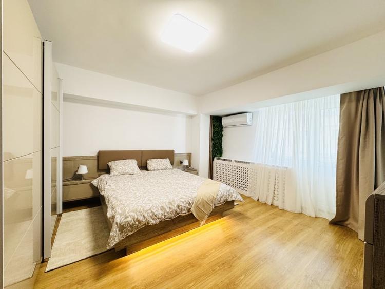 Apartament cu 4 camere decomandat, mobilat în Decebal