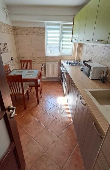 Apartament cu 3 camere decomandat în Micro 17