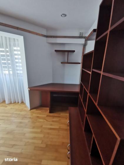 Apartament cu 4 camere decomandat în Exterior Vest