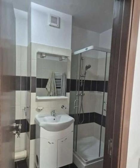 Garsonieră decomandată, mobilată în Titan
