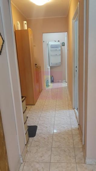 Apartament cu 3 camere decomandat în Costin Georgian