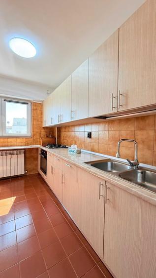 Apartament cu 3 camere decomandat în Moșilor