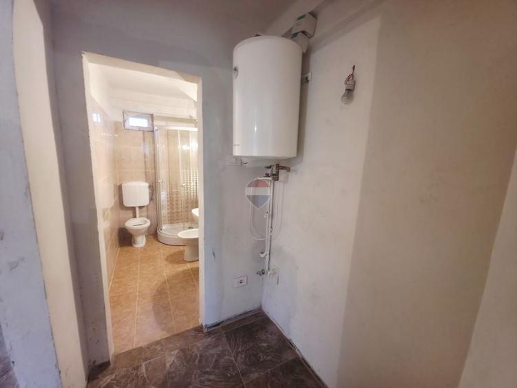 Apartament cu 3 camere decomandat în Săvinești