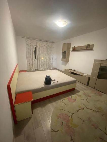 Apartament cu 3 camere decomandat în Babadag