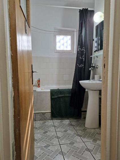 Apartament cu 2 camere semidecomandat în Craiovei