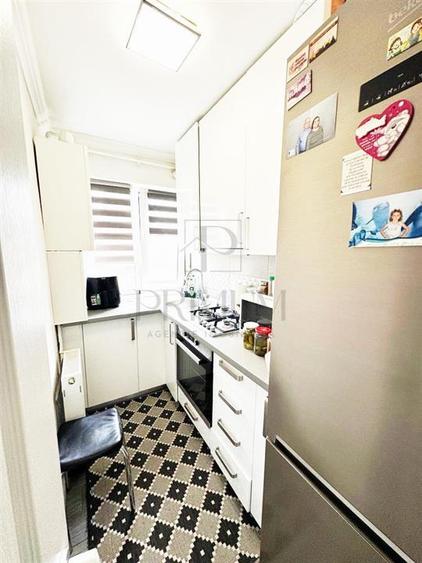 Apartament cu 3 camere semidecomandat, mobilat în Cetății