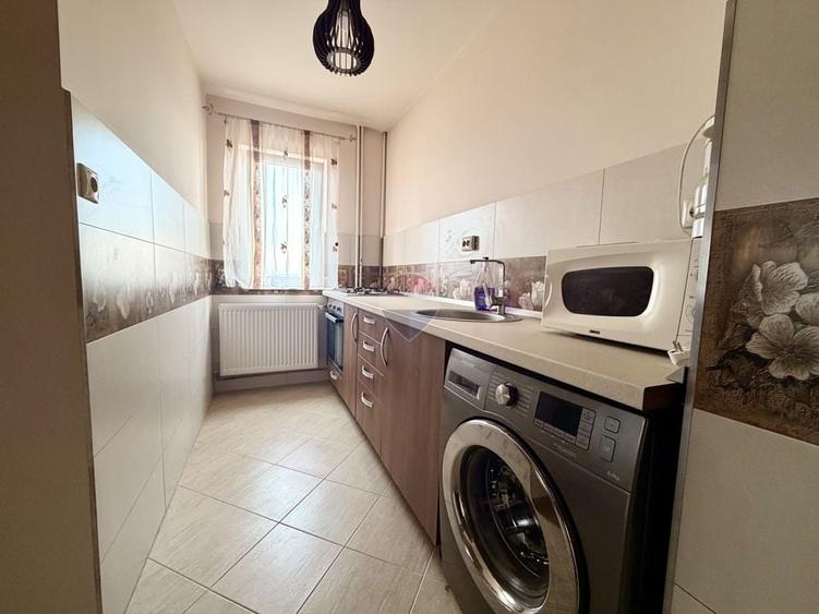 Apartament cu 3 camere decomandat, mobilat în Șega