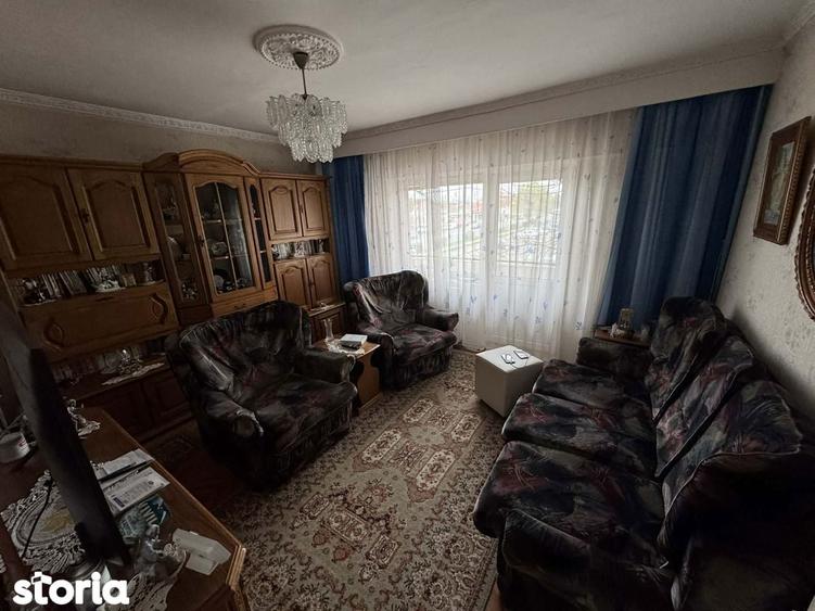 Apartament 4 camere decomandate , etaj 1 , Carpati 2 - 13