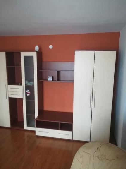 Vand / schimb apartament 2 camere, semidecomandat, parter in cartierul Trivale. - 1