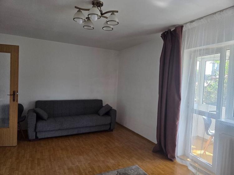 Apartament cu 2 camere decomandat în Republicii