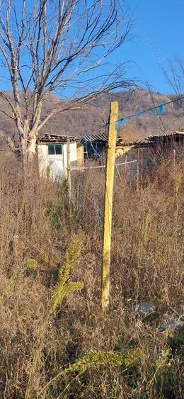 Casa batraneasca si teren. - 1