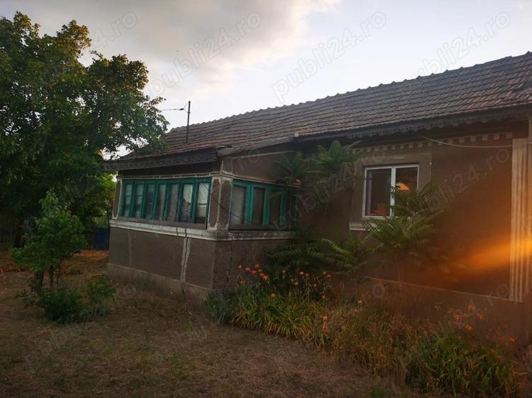 Casa batraneasca cu teren 3000 mp - 1