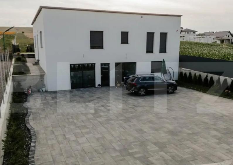 Casa individuala cu 4 camere, 255 mp utli, 700 mp teren, zon - 15