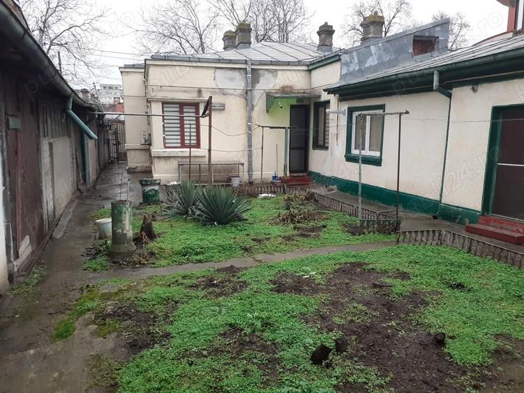 Vanzare Casa din caramida, supr. totala este de 387.mp., supr. const.121mp., str. Garii cu M. Bravu - 4