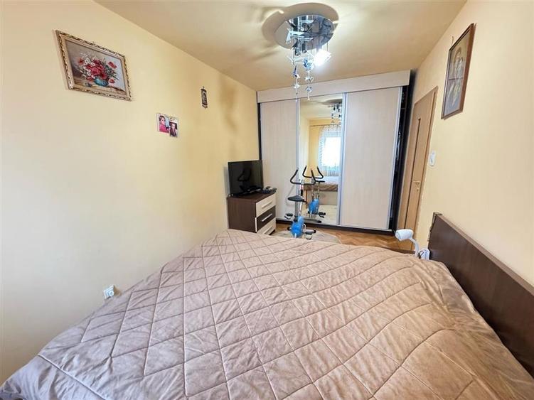 Apartament modern 3 camere balcon si pivnita zona Vasile Aaron - 5