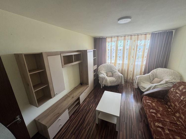 Proprietar, inchiriez apartament decomandat - 7