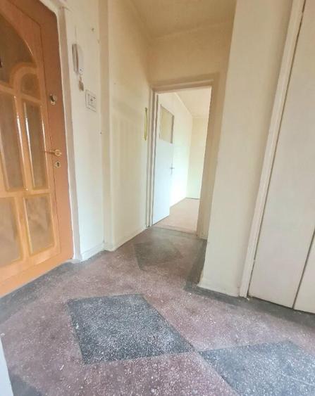 Ap. 2 cam decomandat, Bd. Independentei - 4