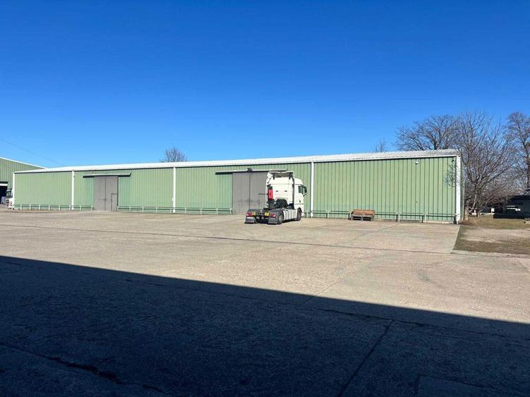 Spatiu de inchiriere/vanzare depozitare - Roman - 4