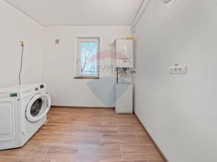 Rezervat! Spatiu comercial la parter de vanzare Mioritei - Bacau - 4