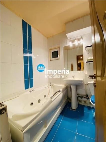Inchiriez apartament 3 camere D, zona Centru - Independentei - 9