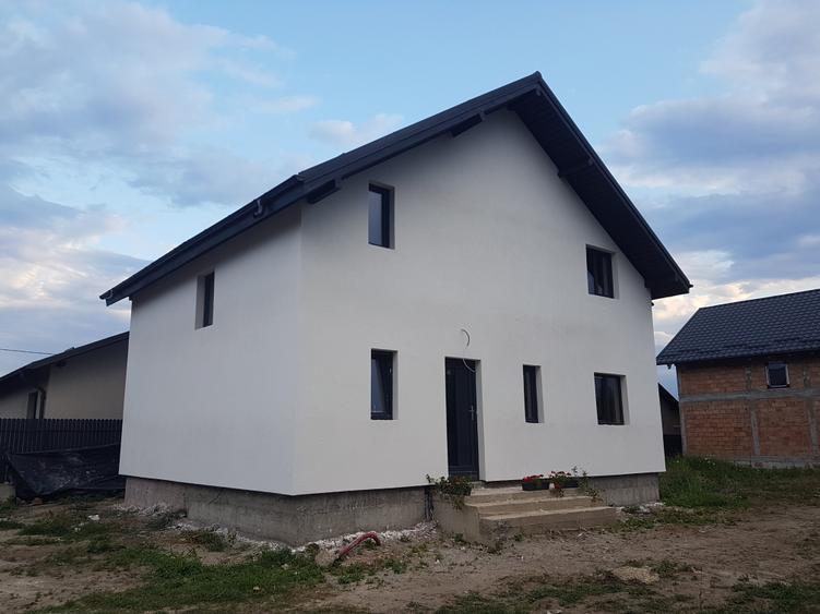 Casa noua, P+E, 5 camere, 2 bai, terasa, teren 400mp, in Lilieci, strada Rozelor - 2