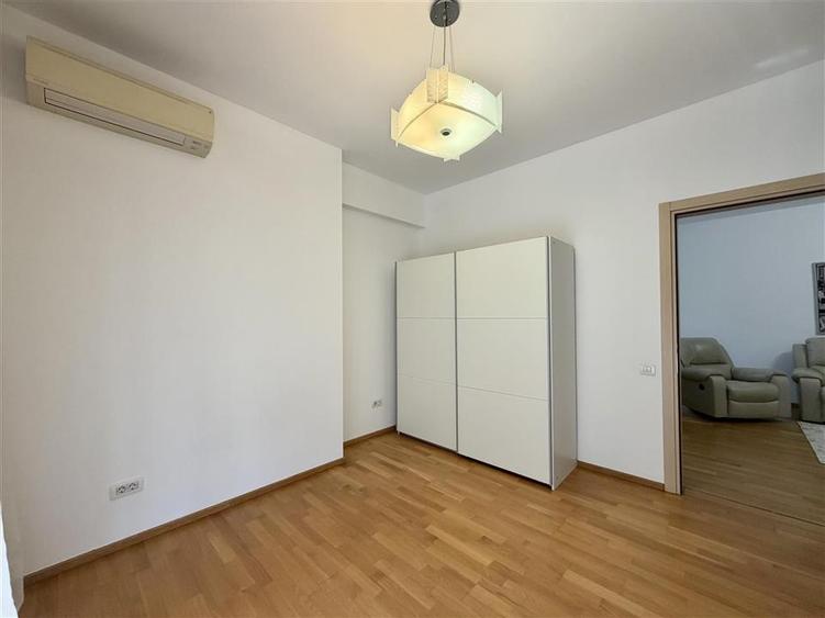 Apartament cu 3 camere decomandat, mobilat în Nordului
