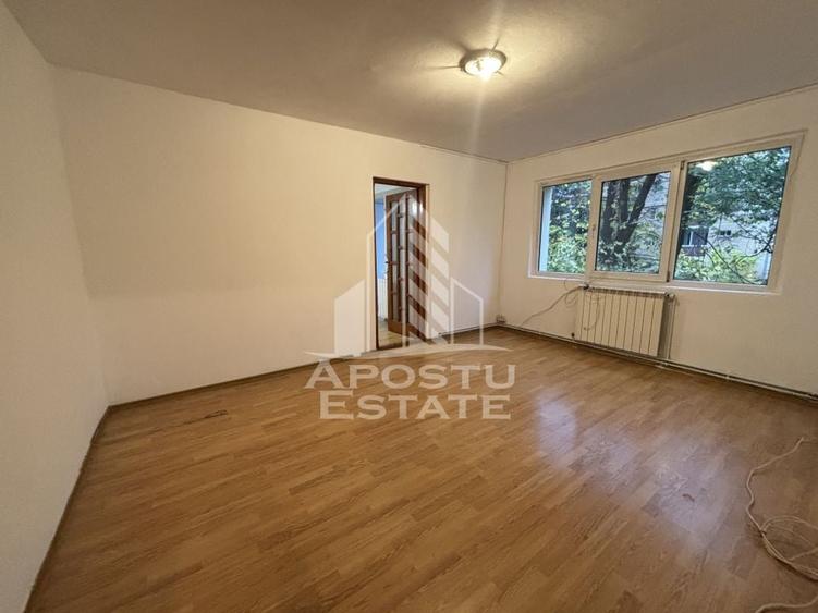 Apartament cu 2 camere in zona Sagului, centrala proprie, etajul intai - 2