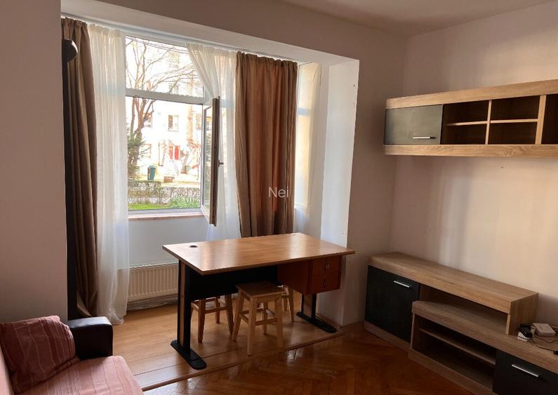 Inchiriez Apartament 2 camere Calea Bucuresti - central Inchiriez Apartament 2 camere Calea Bucuresti - central