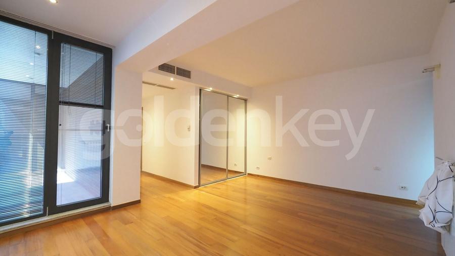 Apartament cu 3 camere semidecomandat, mobilat în Primăverii